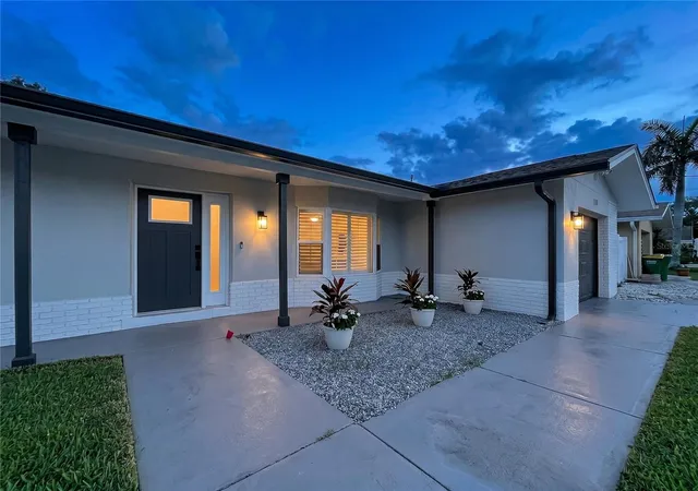 4th image of 381 Westwinds Dr, Palm Harbor, FL 34683 | MLS# TB8516559