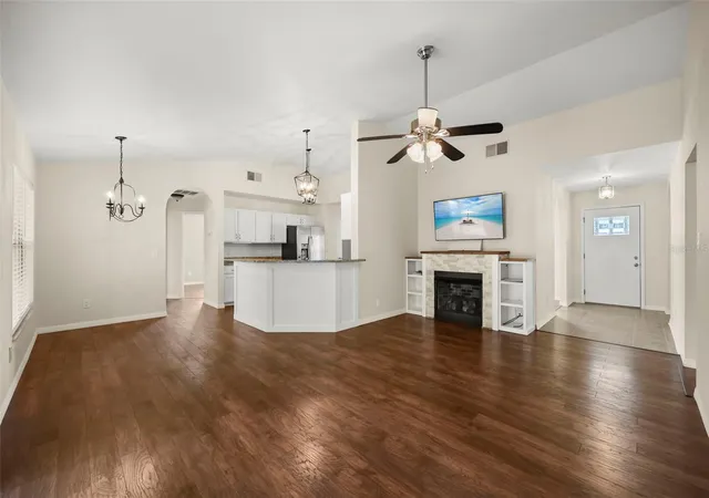 4th image of 14513 Pointe East Trl, Clermont, FL 34711 | MLS# O6414585