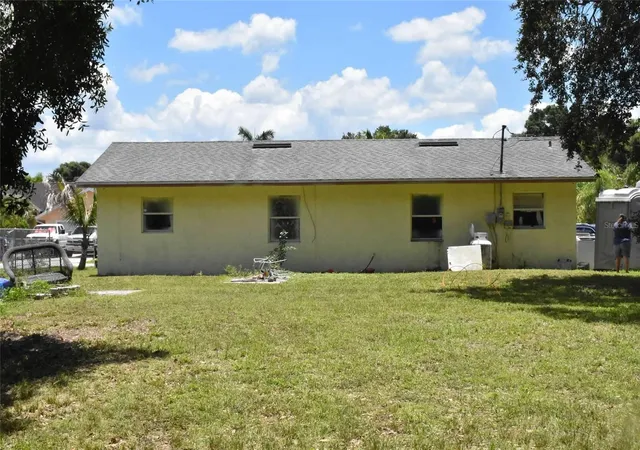 2nd image of 907 Pine St, Immokalee, FL 34142 | MLS# L4962538