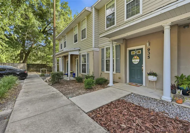 Homes for sale in Gainesville, FL | 935 Nw 21st Avenue, Gainesville, FL 32609 | Houzeo