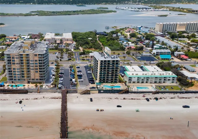 Listing Photo 4 - Condo for sale in building located at 3647 S Atlantic Ave, Daytona Beach, FL 32118 - Unit #6G