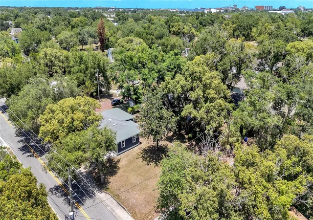 4th image of 832 S Central Ave, Lakeland, FL 33815 | MLS# TB8516578