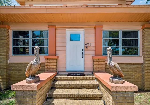 Photo 2 of Single family home for sale at 4621 9th Avenue N, Saint Petersburg, FL 33713 | MLS# TB8516604 | Listing updated on 2026-09-15