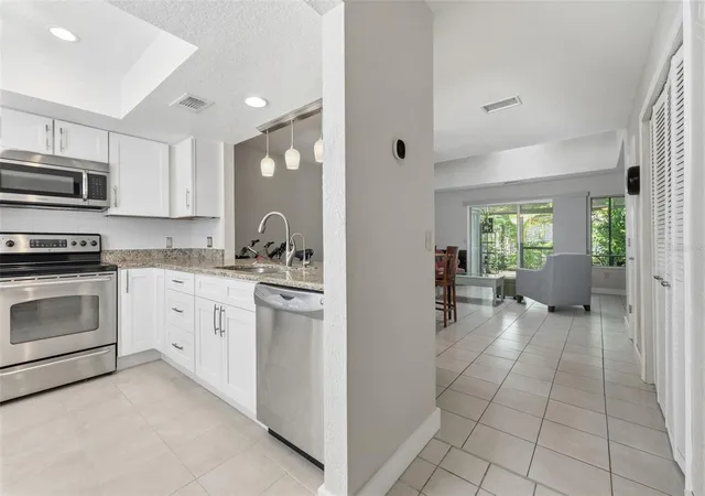 3rd image of 500 New York Ave #25, Dunedin, FL 34698 | MLS# TB8516614