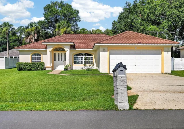 Photo 2 of Single family home for sale at 8 Pillory Ln, Palm Coast, FL 32164 | MLS# FC319099 | Listing updated on 2026-10-19