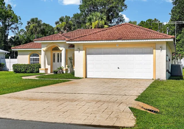 Photo 3 of Single family home for sale at 8 Pillory Ln, Palm Coast, FL 32164 | MLS# FC319099 | Listing updated on 2026-10-19