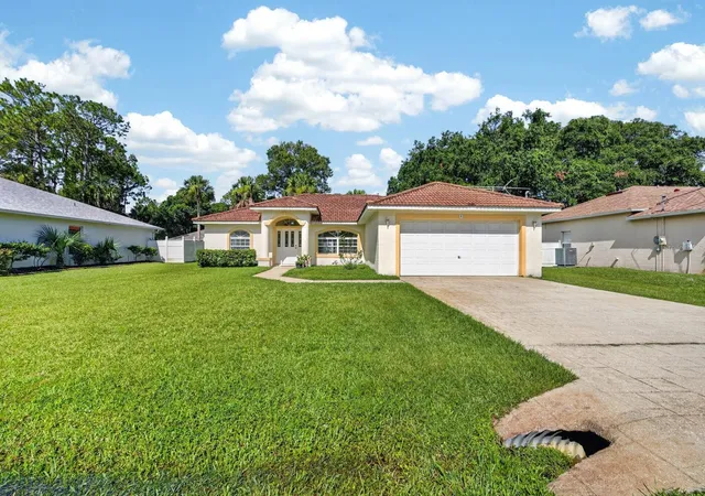 Photo 4 of Single family home for sale at 8 Pillory Ln, Palm Coast, FL 32164 | MLS# FC319099 | Listing updated on 2026-10-19