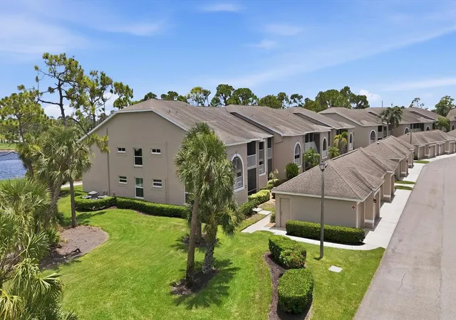 Listing Photo 5 - Condo for sale in building located at 9540 High Gate Dr, SARASOTA, FL 34238 - Unit #1411