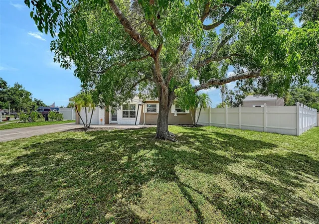 Photo 3 of Single family home for sale at 3681 Stokes Dr, Sarasota, FL 34232 | MLS# A4696293 | Listing updated on 2026-10-07