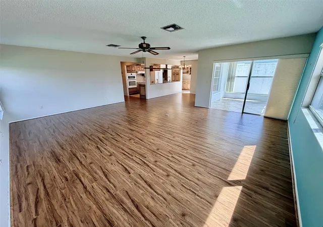 5th image of 7302 9Th Ave W #7302, Bradenton, FL 34209 | MLS# A4696294