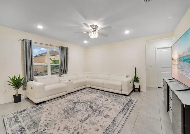 Photo 4 of Single family home for sale at 35704 Doveland Dr, Zephyrhills, FL 33541 | MLS# L4962546 | Listing updated on 2026-08-24