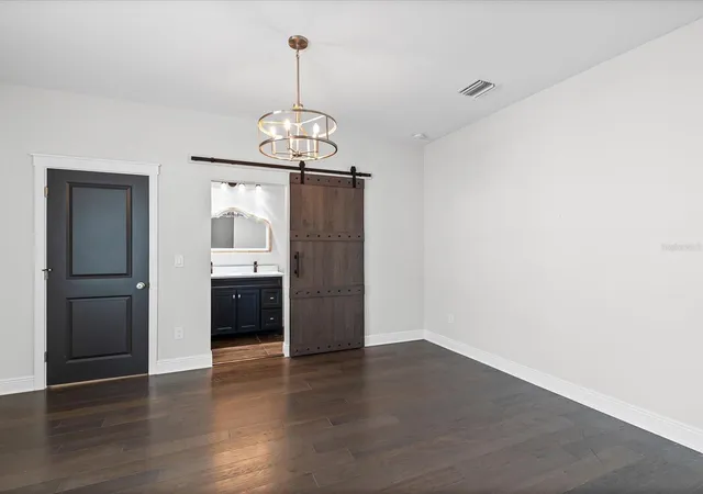 5th image of 2107 W Cherry St, Tampa, FL 33607 | MLS# TB8516669