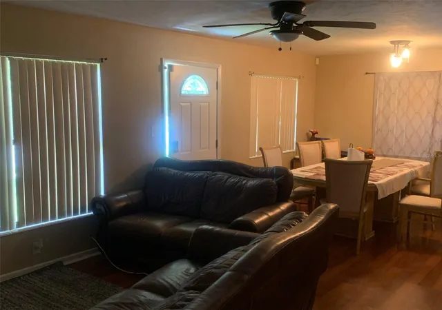 5th image of 1406 Pembrook Dr, Leesburg, FL 34748 | MLS# O6414675