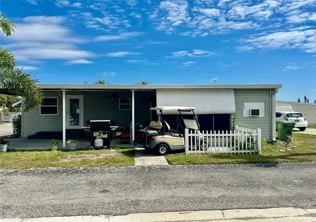 Photo 3 of Manufactured home for sale at 2503 16th Street W, Bradenton, FL 34205 | MLS# A4696306 | Listing updated on 2026-07-16