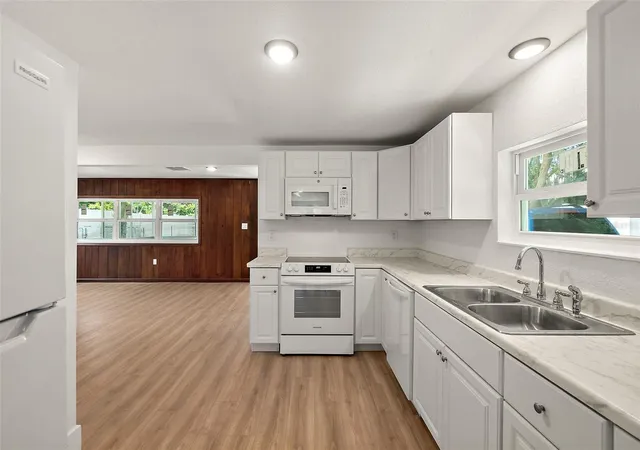 5th image of 607 Wayne Ave, New Smyrna Beach, FL 32168 | MLS# V4949520