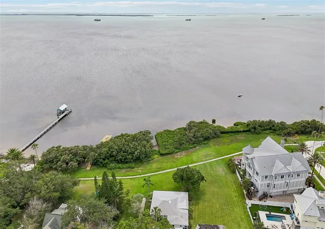 5th image of 610 Indiana Ave, Crystal Beach, FL 34681 | MLS# TB8516703