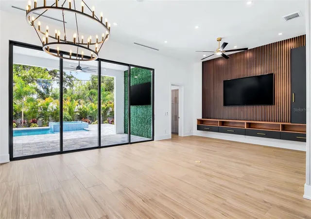 Photo 4 of Single family home for sale at 1870 Jasmine Dr, Sarasota, FL 34239 | MLS# A4696318 | Listing updated on 2026-08-15