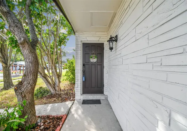 Photo 3 of Single family home for sale at 6551 S W Shore Cir, Tampa, FL 33616 | MLS# TB8516713 | Listing updated on 2026-07-25