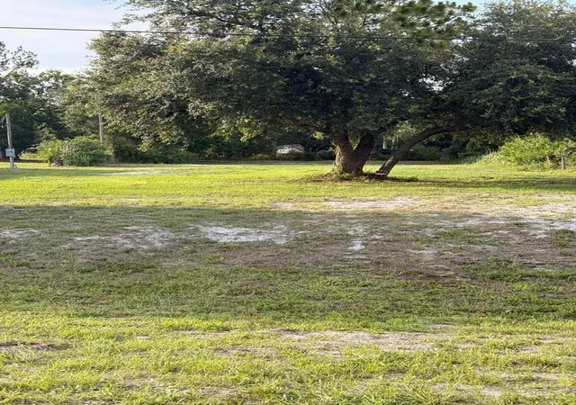 3rd image of 1780 Tucker Ln, North Fort Myers, FL 33917 | MLS# C7527038