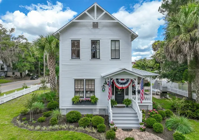 Photo 1 of Single family home for sale at 220 S 4th Street, Palatka, FL 32177 | MLS# FC319102 | Listing updated on 2026-07-24