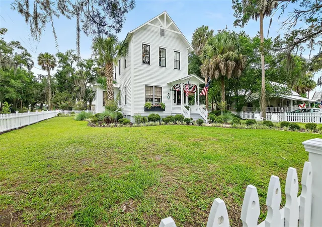 Photo 4 of Single family home for sale at 220 S 4th Street, Palatka, FL 32177 | MLS# FC319102 | Listing updated on 2026-07-24