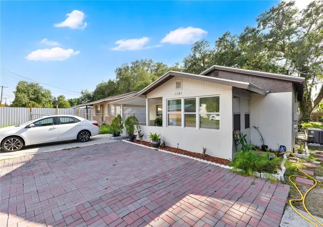 Photo 3 of Single family home for sale at 1101 28th Street Nw, Winter Haven, FL 33881 | MLS# O6414725 | Listing updated on 2026-06-17