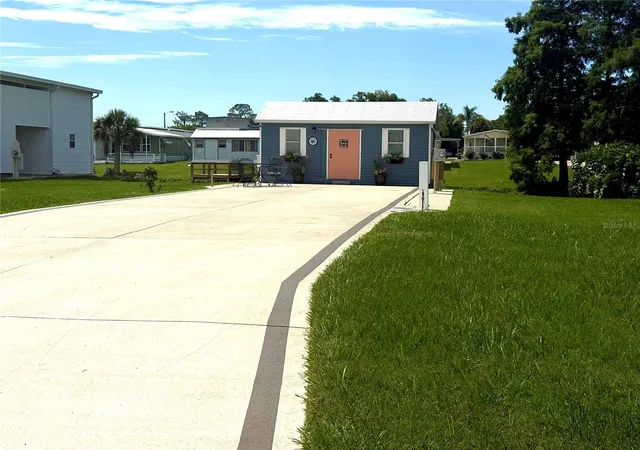 2nd image of 5147 Island View Cir S, Polk City, FL 33868 | MLS# P4938964