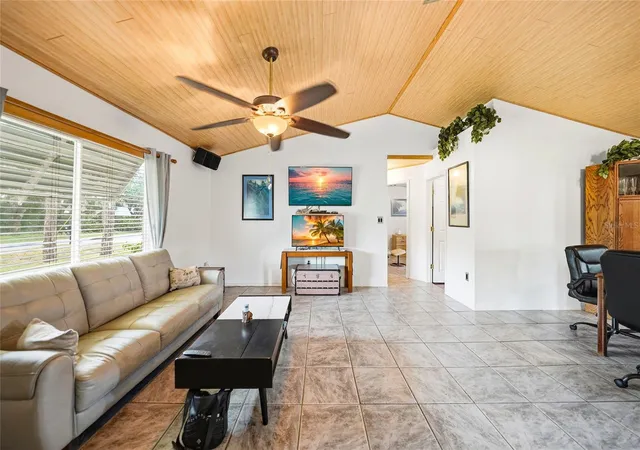 3rd image of 2631 Fiesta Dr, Venice, FL 34293 | MLS# D6147732
