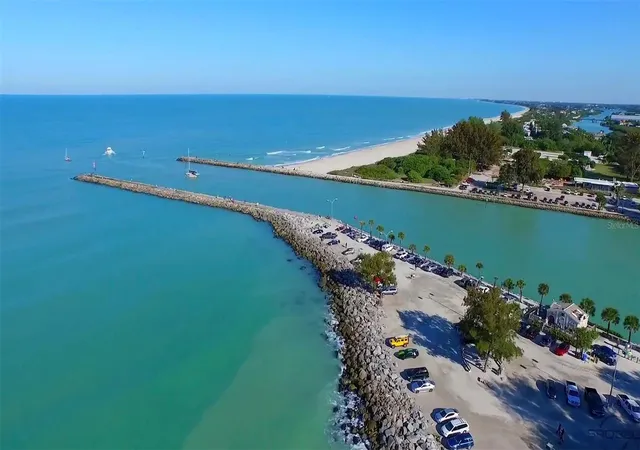 2nd image of 262 Cerromar Wy S, VENICE, FL 34293