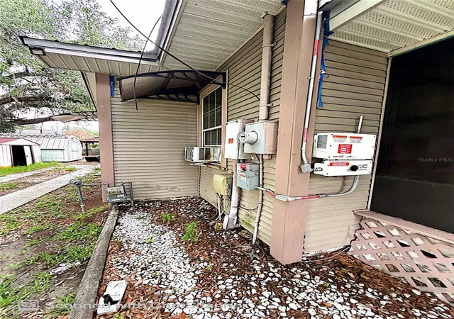 Photo 3 of Single family home for sale at 118 W Drew St, Plant City, FL 33563 | MLS# TB8516779 | Listing updated on 2026-09-04