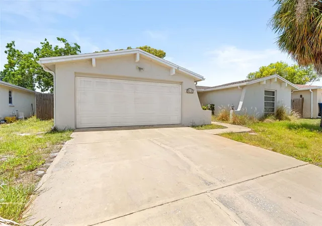 Photo 3 of Single family home for sale at 9131 Hunt Clb Ln, Port Richey, FL 34668 | MLS# TB8516793 | Listing updated on 2026-08-24