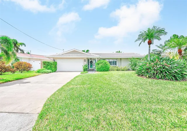 Photo 1 of Single family home for sale at 513 Harbor Dr N, Indian Rocks Beach, FL 33785 | MLS# TB8516837 | Listing updated on 2026-10-08