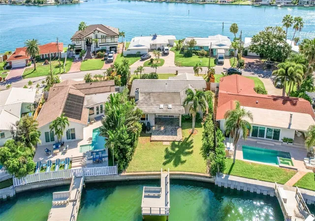 Photo 3 of Single family home for sale at 513 Harbor Dr N, Indian Rocks Beach, FL 33785 | MLS# TB8516837 | Listing updated on 2026-10-08