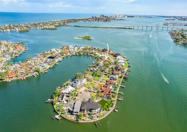 Photo 4 of Single family home for sale at 513 Harbor Dr N, Indian Rocks Beach, FL 33785 | MLS# TB8516837 | Listing updated on 2026-10-08