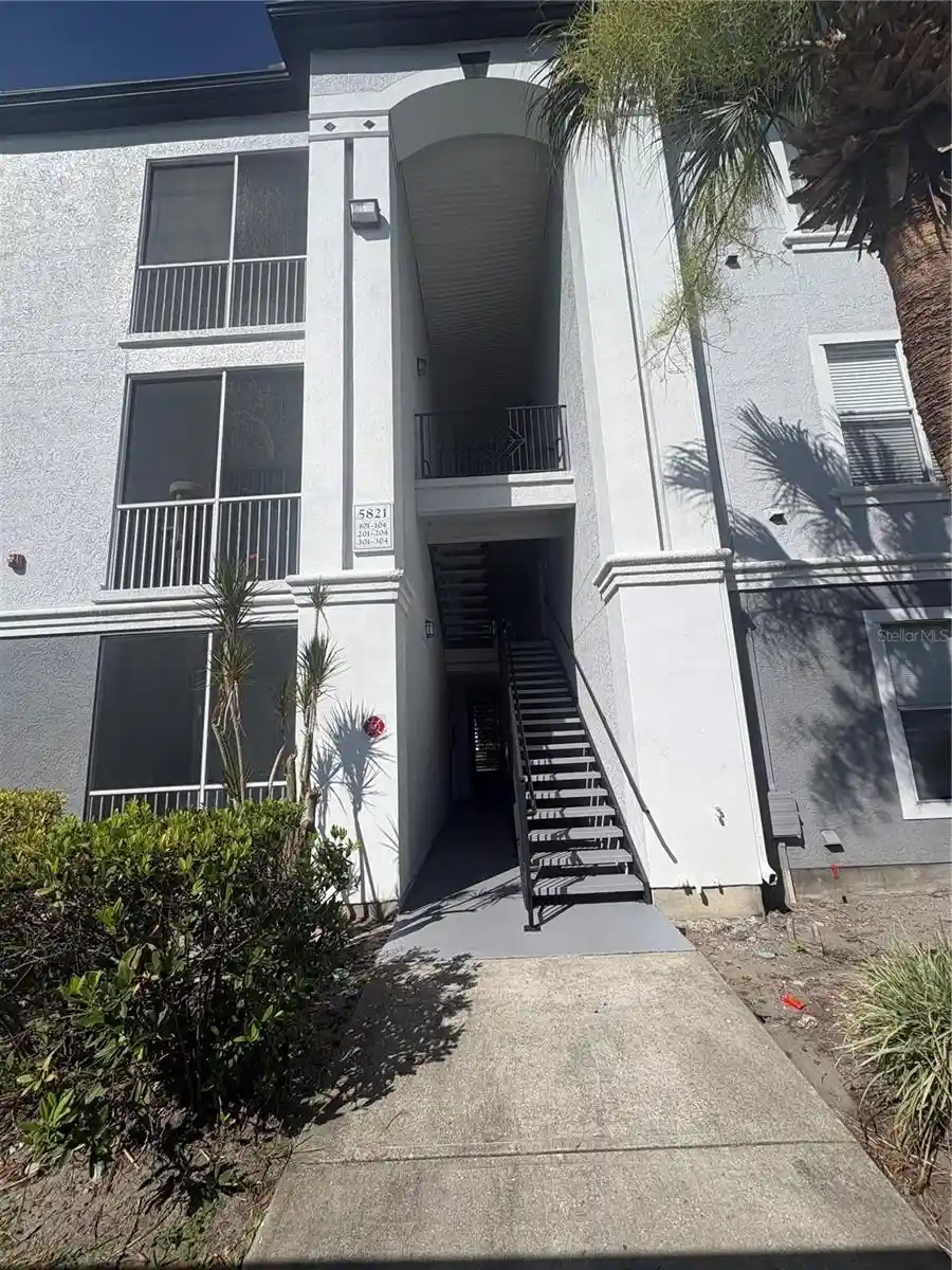 Listing Photo 2 - Condo for sale in 5821 Legacy Crescent Pl located at 5821 Legacy Crescent Pl, Riverview, FL 33578 - Unit #102