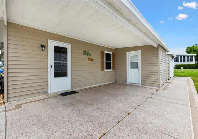 Photo 3 of Single family home for sale at 1534 Hillcrest Dr, Lady Lake, FL 32159 | MLS# G5113458 | Listing updated on 2026-10-04