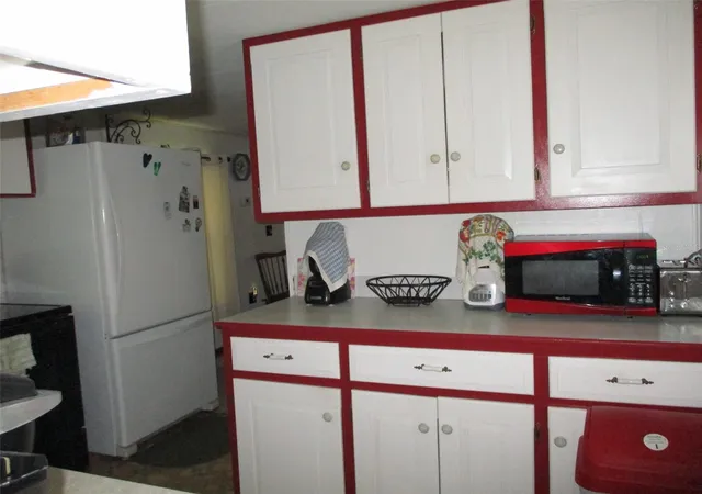 Photo 4 of Manufactured home for sale at 38513 Willoughby Dr, Zephyrhills, FL 33540 | MLS# TB8516870 | Listing updated on 2026-09-04