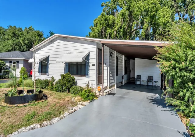 Photo 2 of Manufactured home for sale at 4959 Colonnades Cir W, Lakeland, FL 33811 | MLS# L4962567 | Listing updated on 2026-09-18