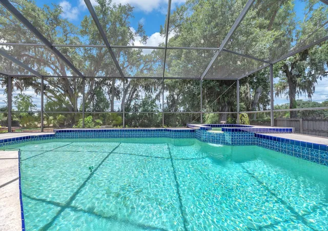 Photo 3 of Single family home for sale at 621 Penn National Rd, Seffner, FL 33584 | MLS# TB8516898 | Listing updated on 2026-09-01