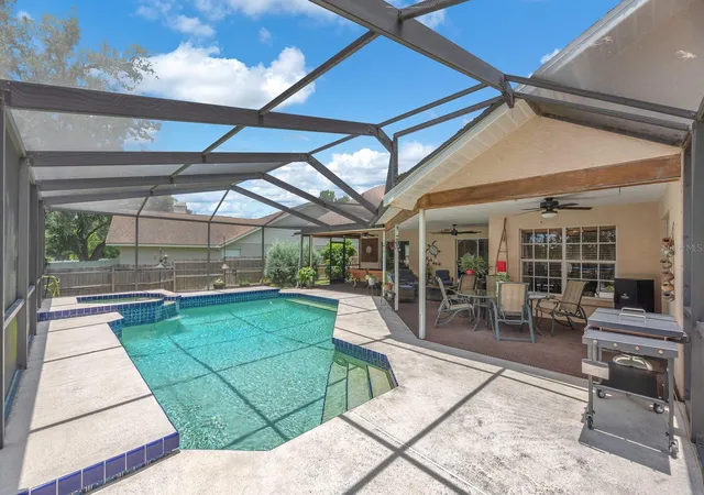 Photo 3 of Single family home for sale at 621 Penn National Rd, Seffner, FL 33584 | MLS# TB8516898 | Listing updated on 2026-09-01