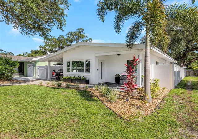 3rd image of 1109 Marine St, Clearwater, FL 33755 | MLS# TB8516918