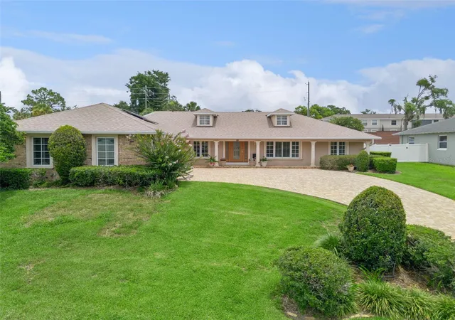 Photo 3 of Single family home for sale at 220 Rollingwood Trl, Altamonte Springs, FL 32714 | MLS# O6414914 | Listing updated on 2026-10-04