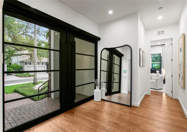 Photo 3 of Single family home for sale at 2515 W Shell Point Rd, Tampa, FL 33611 | MLS# TB8516939 | Listing updated on 2026-08-27