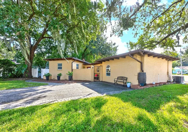 Photo 1 of Single family home for sale at 1835 Oak Ln, Orlando, FL 32803 | MLS# O6414939 | Listing updated on 2026-10-10