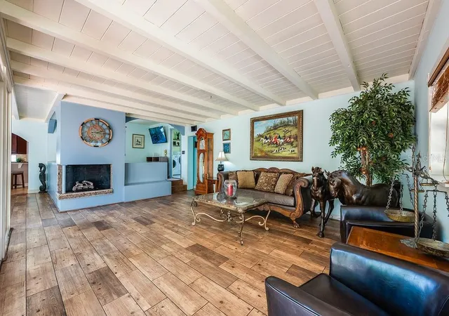 Photo 3 of Single family home for sale at 1835 Oak Ln, Orlando, FL 32803 | MLS# O6414939 | Listing updated on 2026-10-10