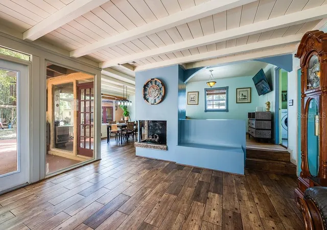 Photo 4 of Single family home for sale at 1835 Oak Ln, Orlando, FL 32803 | MLS# O6414939 | Listing updated on 2026-10-10