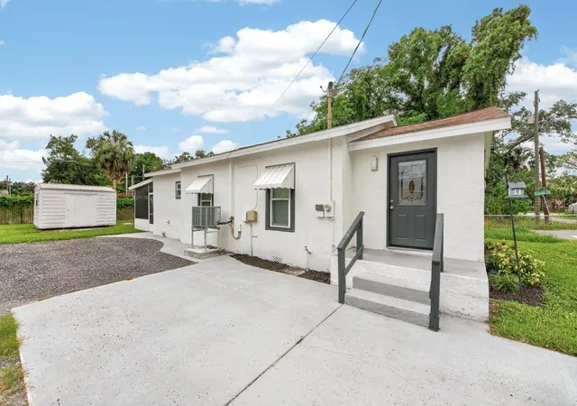 Photo 3 of Single family home for sale at 6101 Anna Ave, Gibsonton, FL 33534 | MLS# TB8516958 | Listing updated on 2026-09-12