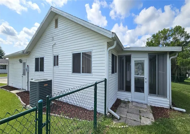 Photo 4 of Single family home for sale at 10854 SW 78th Court, Ocala, FL 34476 | MLS# OM726241 | Listing updated on 2026-07-24