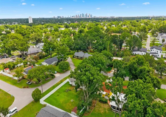 Photo 35 of Single family home for sale at 2109 W Erna Dr, Tampa, FL 33603 | MLS# TB8516966 | Listing updated on 2026-09-12