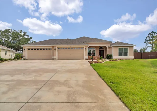 Homes for sale in Oxford, FL | 11415 Zimmerman Path, Oxford, FL 34484 | MLS# OM726243